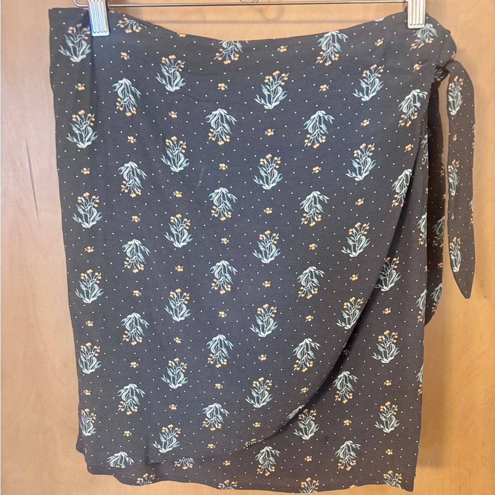 LOFT Floral Patterned Wrap Skirt with Tie Size 16.